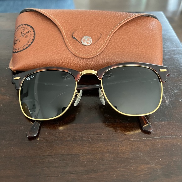 Ray-Ban Clubmaster Classic Sunglasses Tortoise - Picture 1 of 4